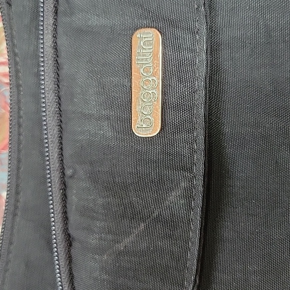 GUC- Baggallini Everyday Shoulder Bag - Picture 8 of 8